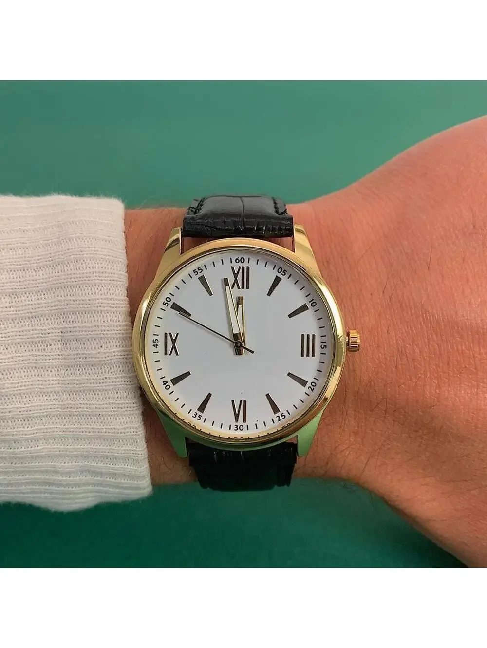 Minimalistic Black essential vintage 90s style gold and leather style band